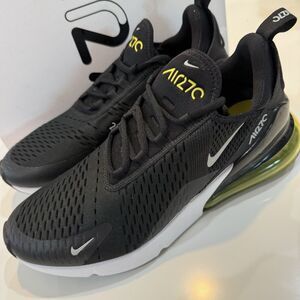Sz 10.5 Nike Air Max 270 FN8006-001 Sneakers Black White Athletic Running Shoes